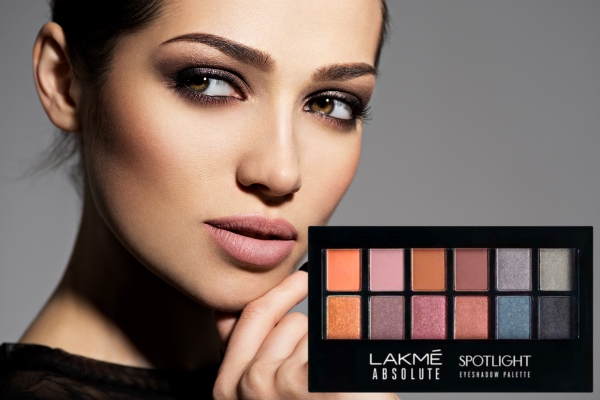 How to Do Smokey Eye Makeup: Step-by-step